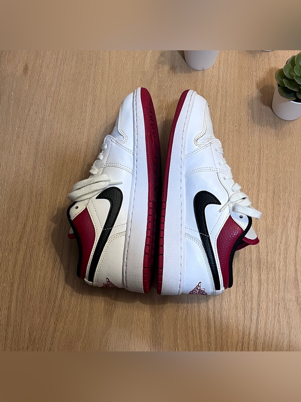 Nike Air Jordan 1 Low (GS) White Gym Red Sneakers in size 5 youth / 6.5 Woman’s - Picture 6 of 8